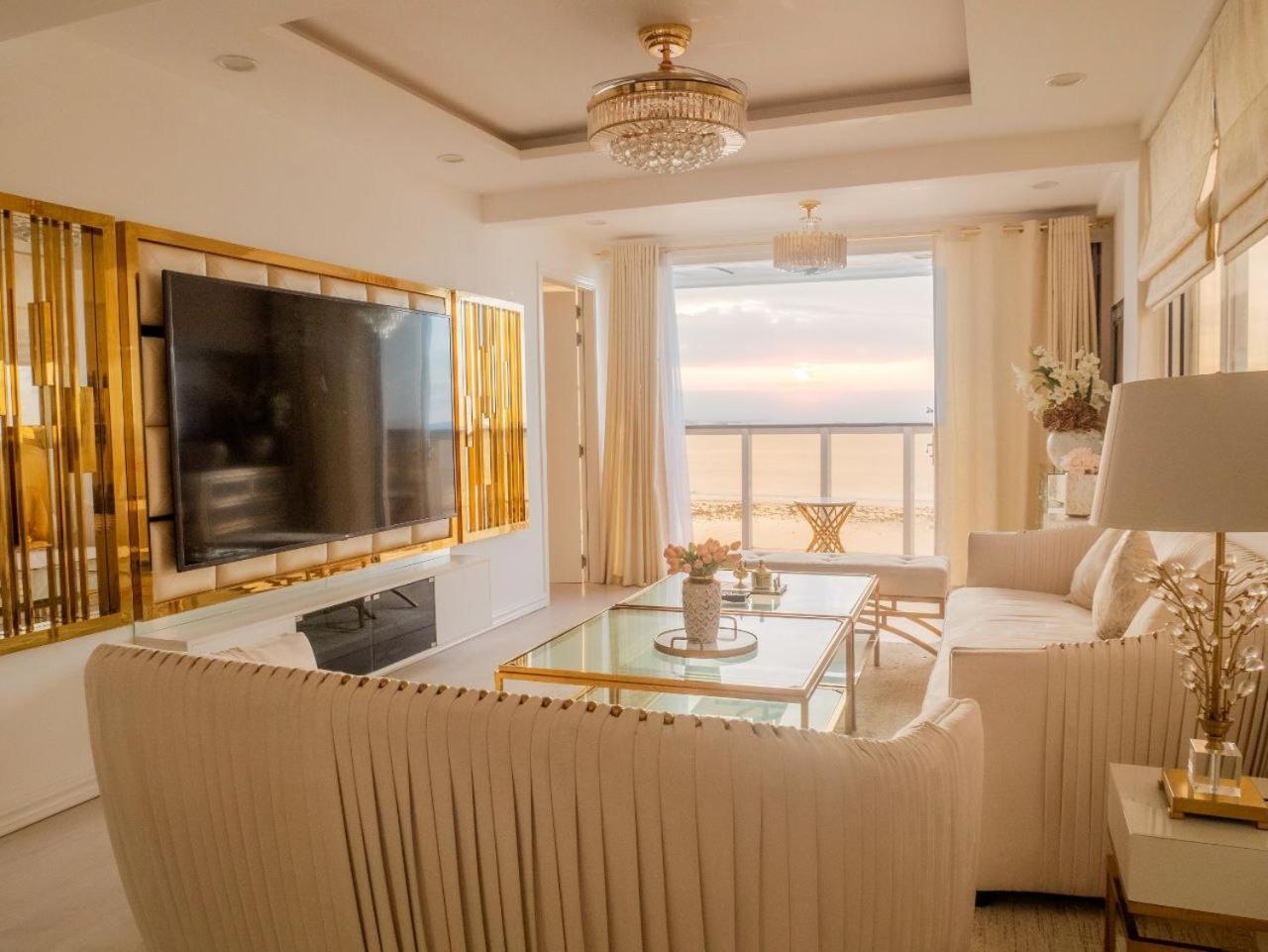 Beachfront Seaview Apartment Male Exterior photo